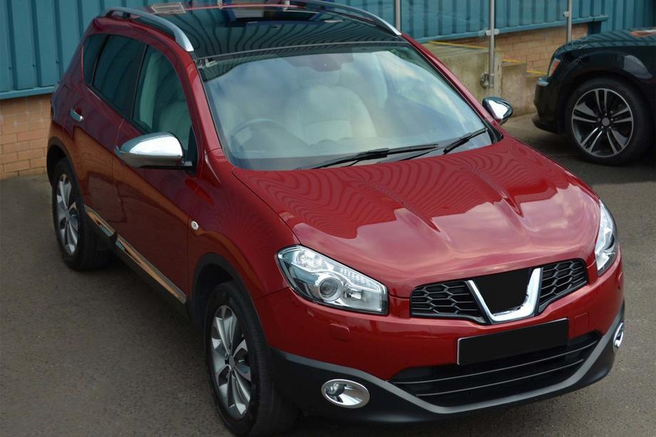 Nissan Qashqai 2010–2014 Mistlampomlijsting met uitsparing (set van 2, kunststof) Image