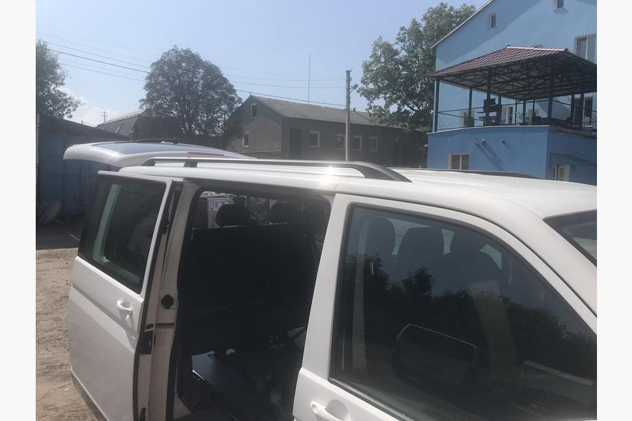 Volkswagen T5 Transporter 2003–2010 Zwarte dakrails Lange wielbasis, metalen voetjes Foto 10