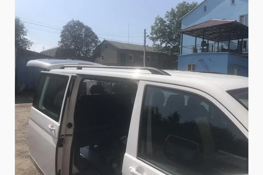 Volkswagen T5 Transporter 2003–2010 Zwarte dakrails Foto 10