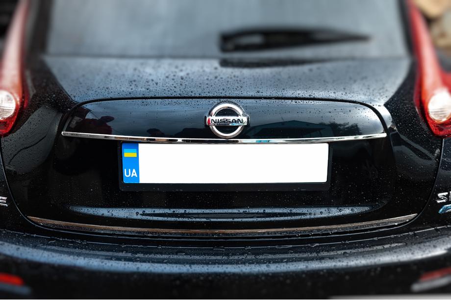 Nissan Juke 2010–2019 Chromen strip boven kenteken (RVS) OmsaLine - Italiaans roestvrij staal Image