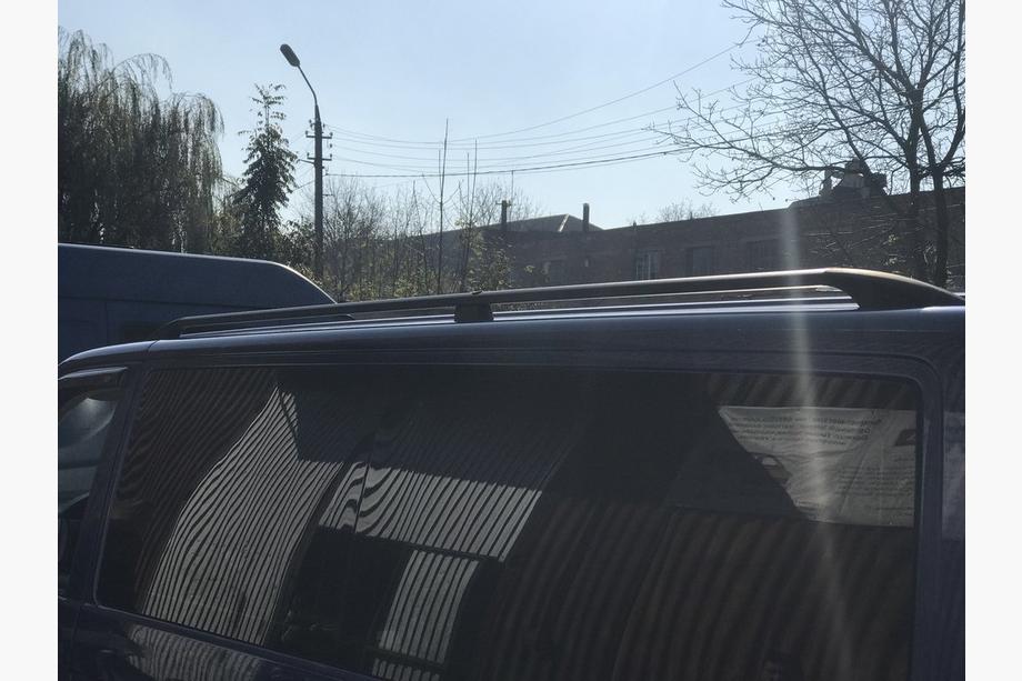 Volkswagen T5 2010–2015 Zwarte dakrails Korte wielbasis, metalen voeten Foto 7