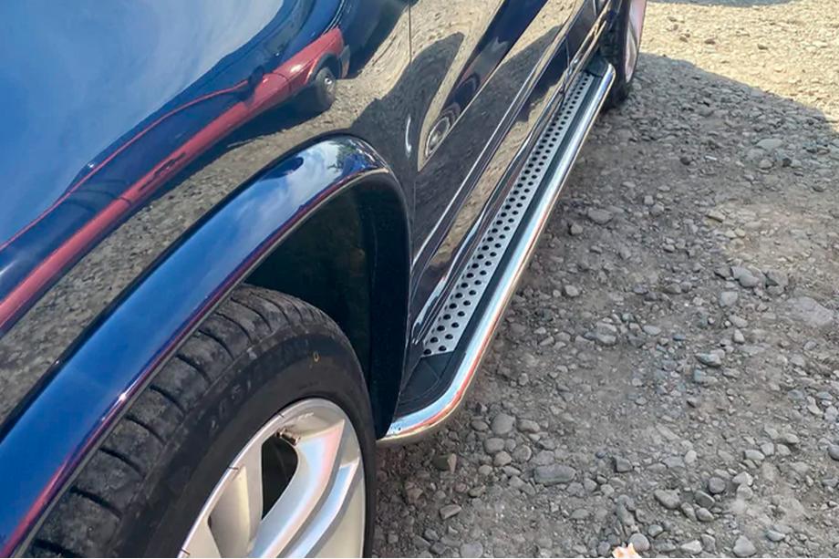 Volkswagen Tiguan 2007–2016 Maydos V2 side steps (2 st., RVS) Image