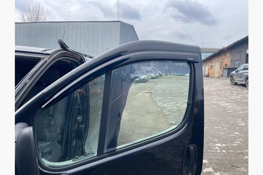 Renault Trafic 2001–2015 Raamwindschermen (2 stuks, Niken) Foto 4