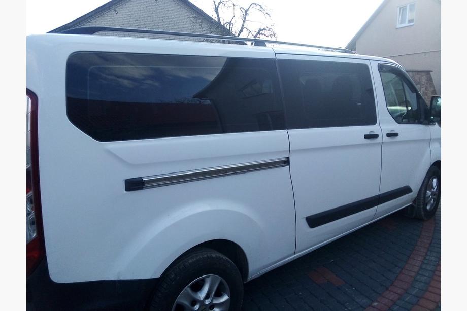 Ford Custom 2013–2022 Zwarte dakrails Lang, metalen voetsteunen Foto 3