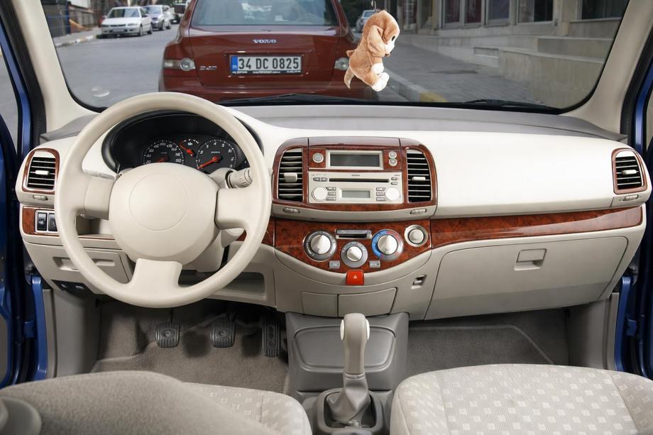 Nissan Micra K12 2003–2010 Dashboard sierlijsten Titanium Image