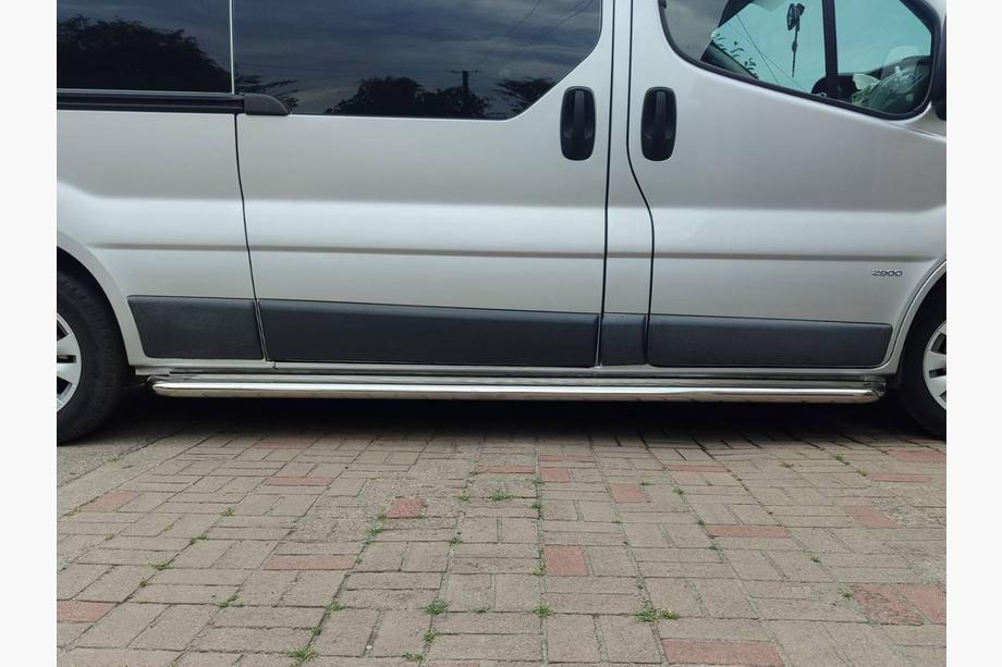 Opel Vivaro 2001–2015 Premium side steps (2 st., RVS) 60 mm, lange wielbasis Foto 9