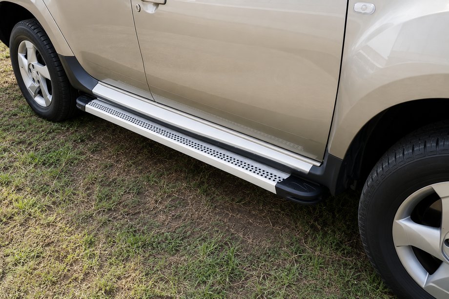 Dacia Duster 2008–2018 Zijtreden Maya V2 (set van 2, aluminium) Image