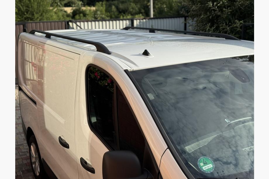 Renault Trafic 2015– Zwarte dakrails Foto 2
