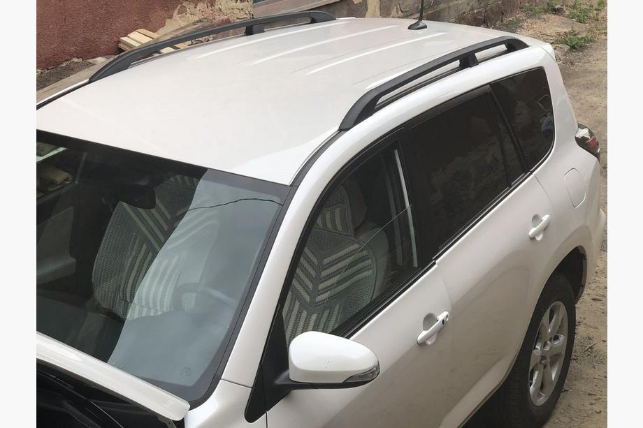 Toyota Rav 4 2006–2013 Zwarte Turkse dakrails Korte wielbasis, metalen voeten Foto 8