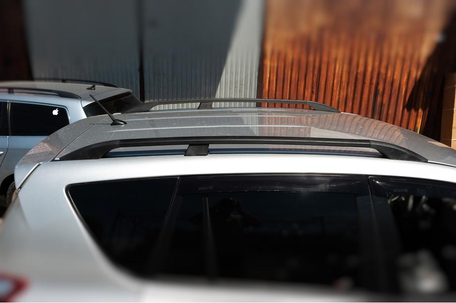 Toyota Rav 4 2006–2013 Zwarte Turkse dakrails Korte wielbasis, metalen voeten Foto 6