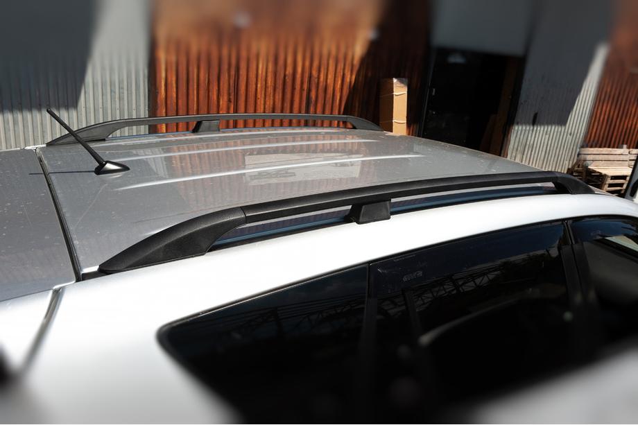 Toyota Rav 4 2006–2013 Zwarte Turkse dakrails Korte wielbasis, metalen voeten Foto 4