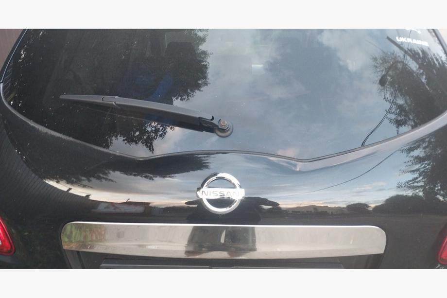 Nissan Qashqai 2010–2014 Sierlijst boven kentekenplaat (RVS) Met knop, OmsaLine - Italiaans roestvrij staal Foto 2