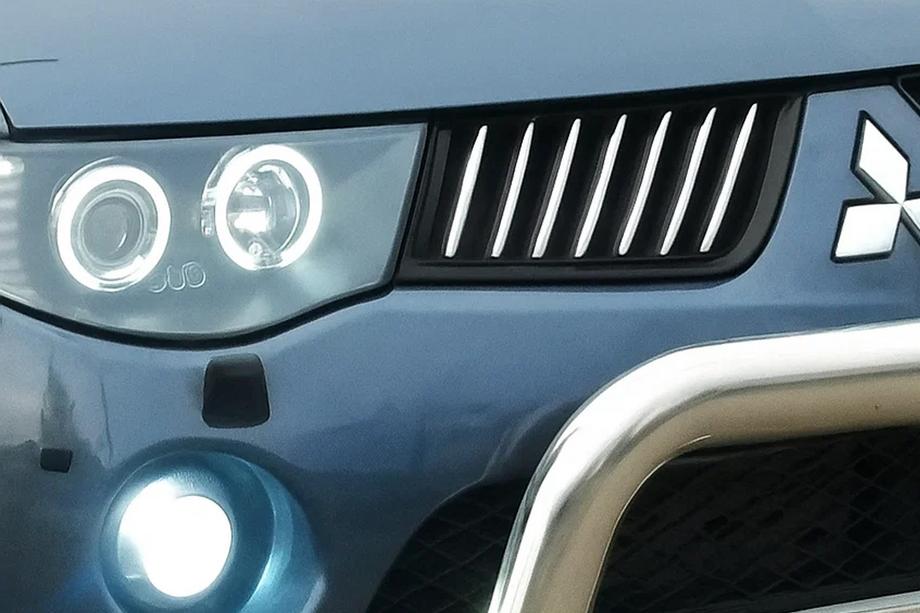 Mitsubishi L200 2006–2015 Sierlijsten voor radiateurgrille (14-delig, RVS) Carmos - Turks staal Image