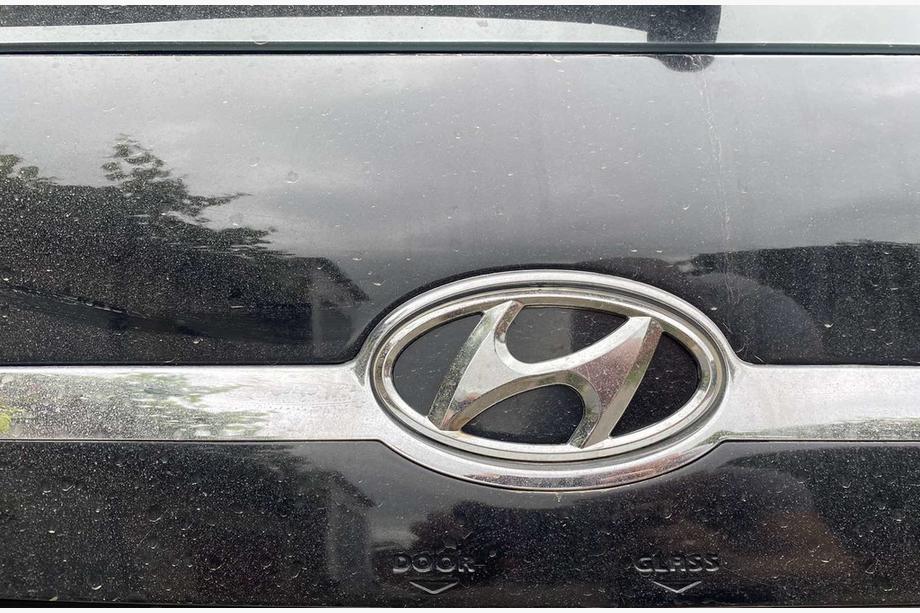 Hyundai Tucson JM 2004– Embleem (zelfklevend, 125 mm (65 mm)) Image