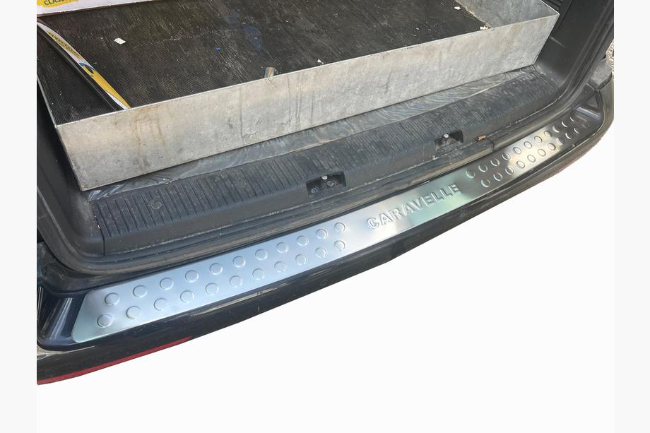 Volkswagen T5 Caravelle 2004–2010 Rechte achterbumper beschermlijst (Omsa, RVS) Mat Image