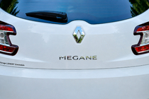 Renault Megane III 2009–2016 Opschrift Megane 908897337R (270 mm x 25 mm) foto 1