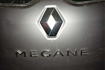 Renault Megane III 2009–2016 Opschrift Megane 908897337R (270 mm x 25 mm) foto 2