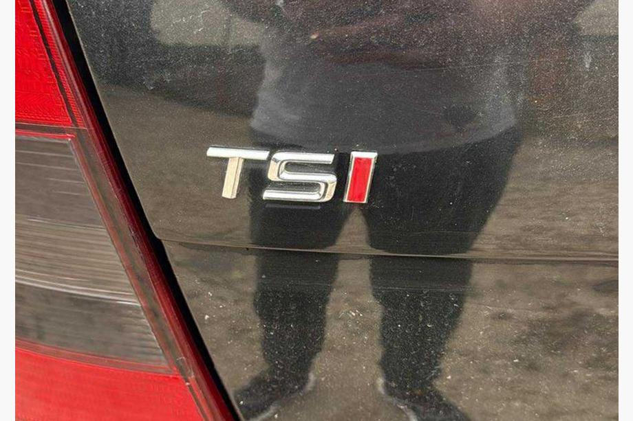 Volkswagen Passat B7 2012–2015 TSI opschrift (OEM-look) TS chroom, I rood Image
