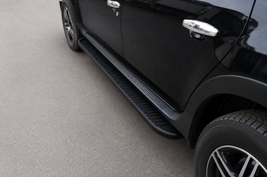 Renault Duster 2008–2017 Side steps Tayga Black (2 stuks, aluminium) Image