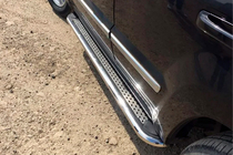 Jeep Grand Cherokee WK 2004–2010 Maydos V2 side steps (2 st., RVS) foto 1