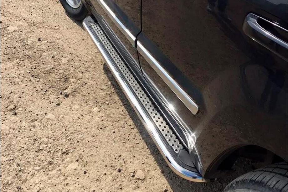 Jeep Grand Cherokee WK 2004–2010 Maydos V2 side steps (2 st., RVS) Image