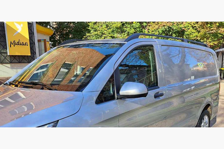 Mercedes Vito/V-klasse W447 2014– Zwarte dakrails ELITE (kunststof voeten) Korte wielbasis (SHORT) Foto 17
