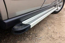 Jeep Grand Cherokee WK 2004–2010 Zijtreden Maya V2 (set van 2, aluminium) foto 1