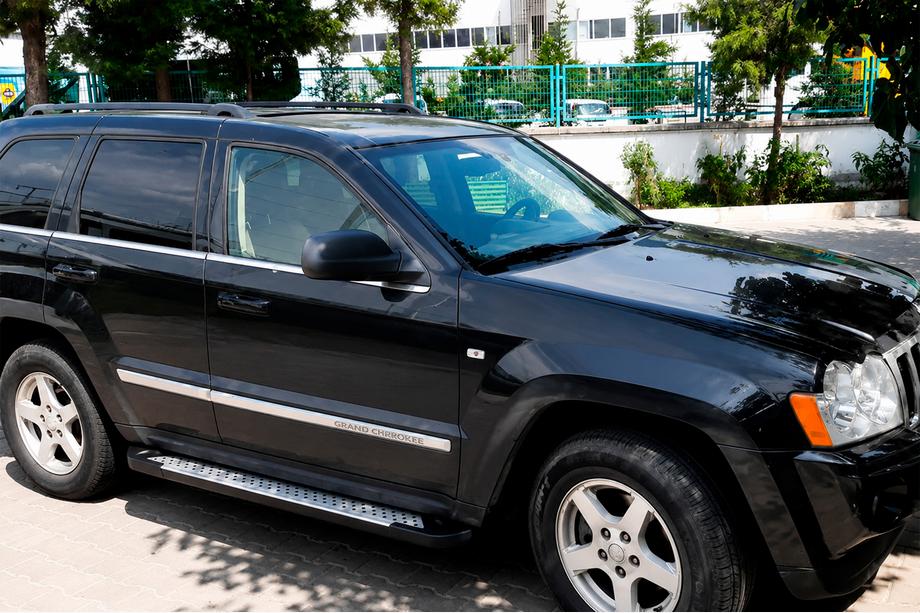 Jeep Grand Cherokee WK 2004–2010 Side steps Allmond Grey (2 stuks, aluminium) Image