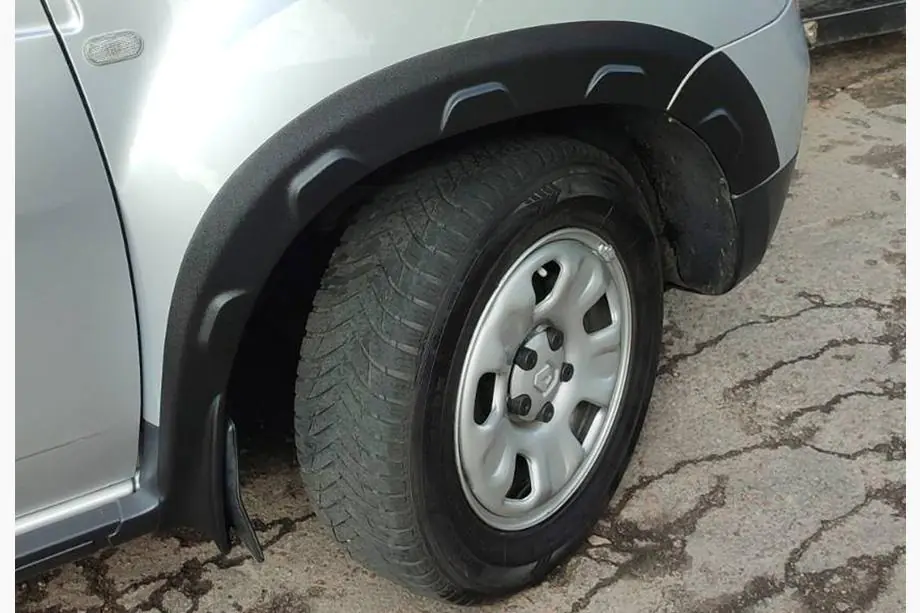 Renault Duster 2008–2017 Spatbordverbreders met uitstulpingen (8 stuks, ABS) Foto 11