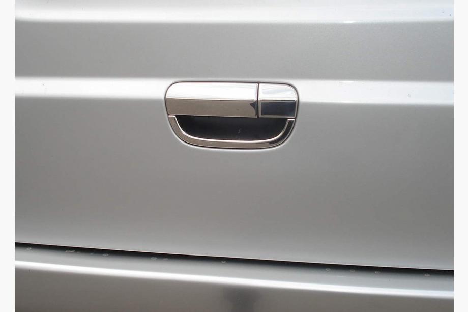 Mercedes Viano 2004–2014 RVS afdekking voor achterdeurhandgreep OmsaLine - Italiaans roestvrij staal Image