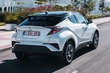 Review van de hybride crossover Toyota C-HR foto 2