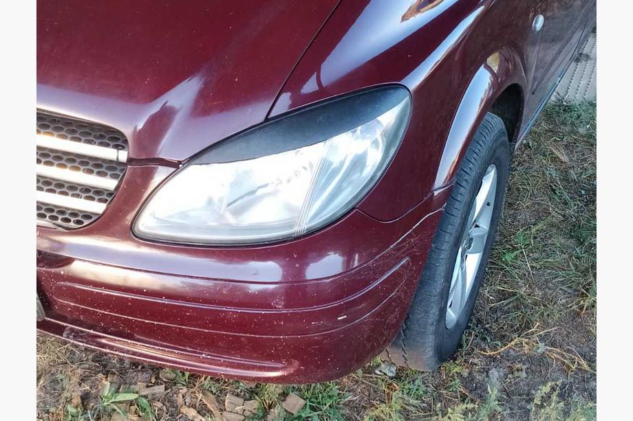 Mercedes Vito W639 2004–2014 Rechte koplampwimpers (2004-2010, 2 stuks, kunststof) Hoogglans Foto 2