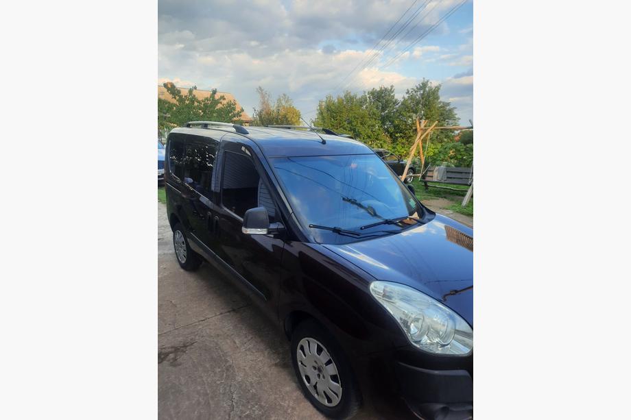 Fiat Doblo II 2010–2022 Chromen dakrails Standaard, kunststof voeten Foto 6