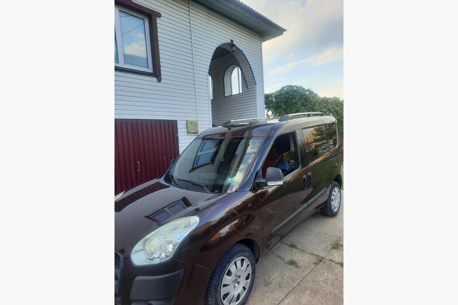Fiat Doblo II 2010–2022 Chromen dakrails Standaard, kunststof voeten Foto 5