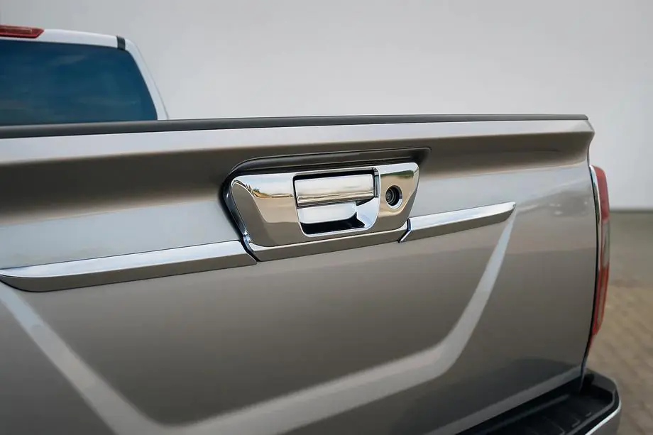 Nissan Navara/NP300 2016– Afdekking voor achterste deurgreep (zonder camera, RVS) Image