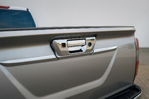 Nissan Navara/NP300 2016– Afdekking achterklephandgreep (voor camera, RVS) foto 1