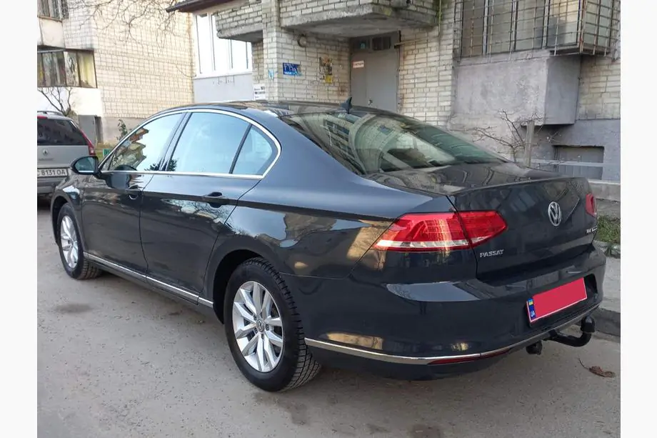 Volkswagen Passat B8 2015–2023 RVS sierlijst voor achterbumperrand SD/SW (3-delig) Image