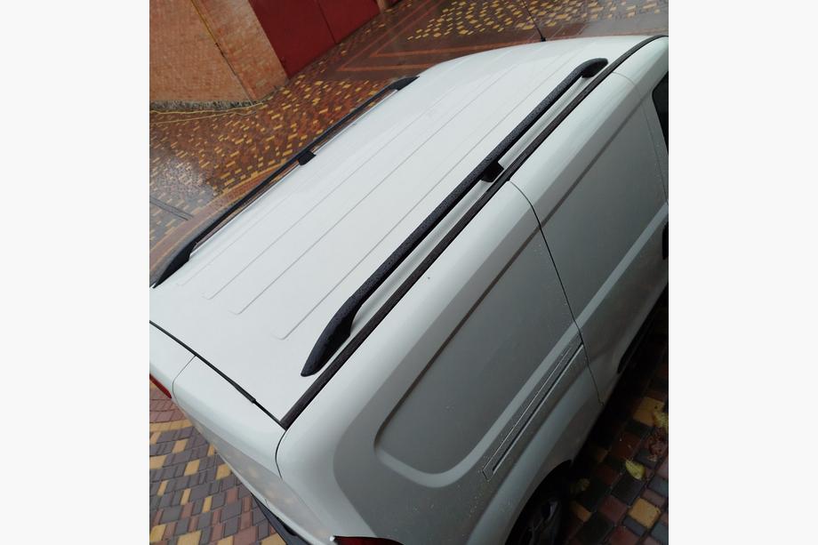Fiat Doblo II 2010–2022 zwarte dakrails Maxi, kunststof voeten Foto 12