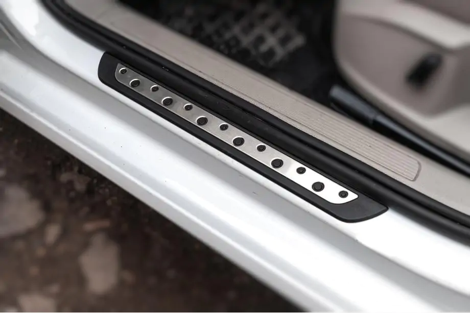 Volkswagen Golf 7/E-Golf 2012–2020 Drempelbeschermers Flexill Dotline (4 stuks, RVS) Image