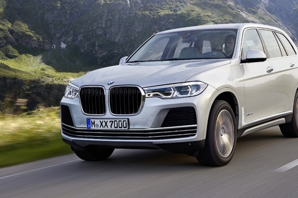 De vlaggenschip-crossover BMW X7 wordt dit najaar onthuld