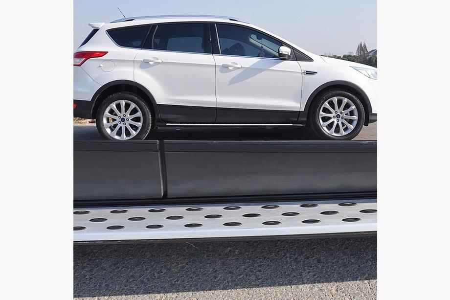 Ford Kuga/Escape 2013–2019 OEM-V2 side steps (2 stuks, aluminium) Foto 3
