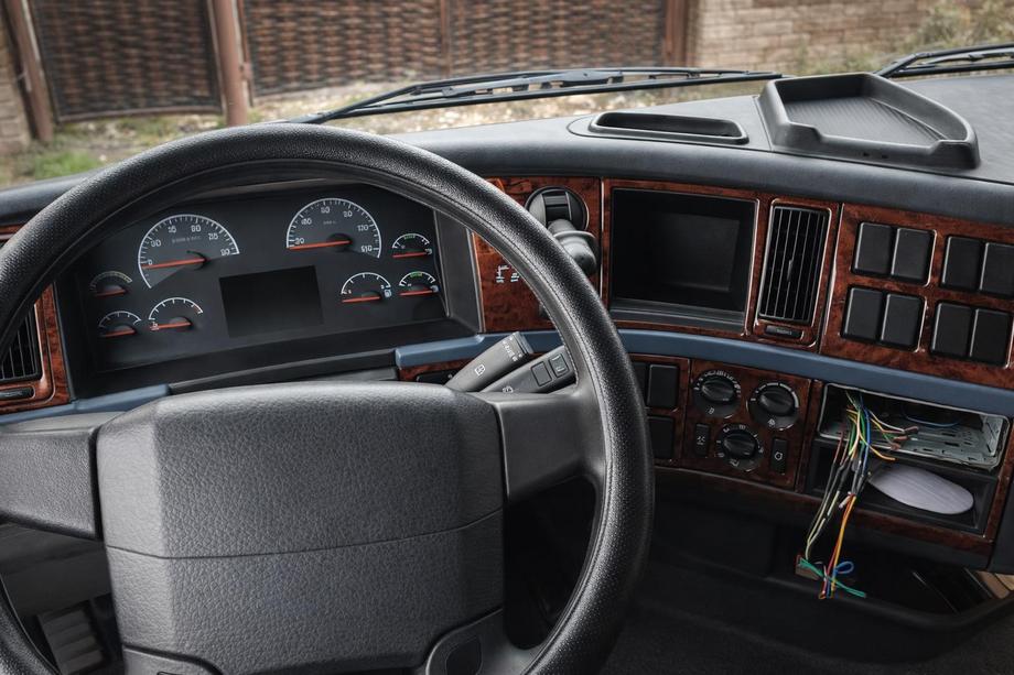 Volvo FH 1993–2012 Dashboard sierlijsten 2002-2008 (houtlook) Image