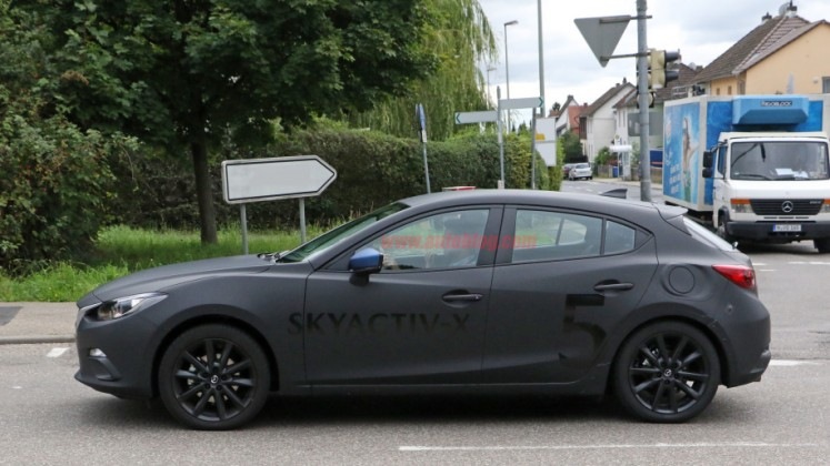 Mazda brengt nieuwe 3 uit met innovatieve motor