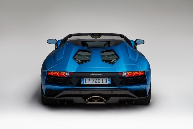 In Frankfurt wordt de vernieuwde Lamborghini Aventador S Roadster voorgesteld