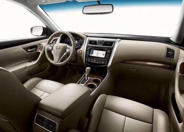 Review van de Nissan Teana sedan