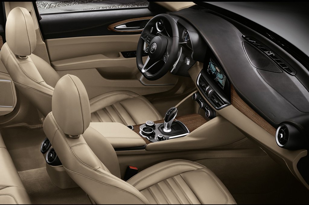 Italiaanse charisma in de Alfa Romeo Giulia sedan