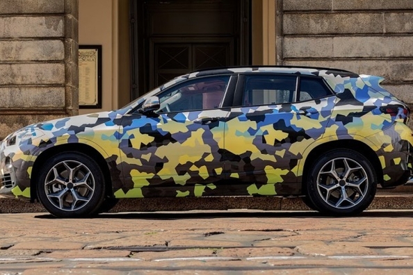 In Milaan is de nieuwe cross-coupé BMW X2 onthuld