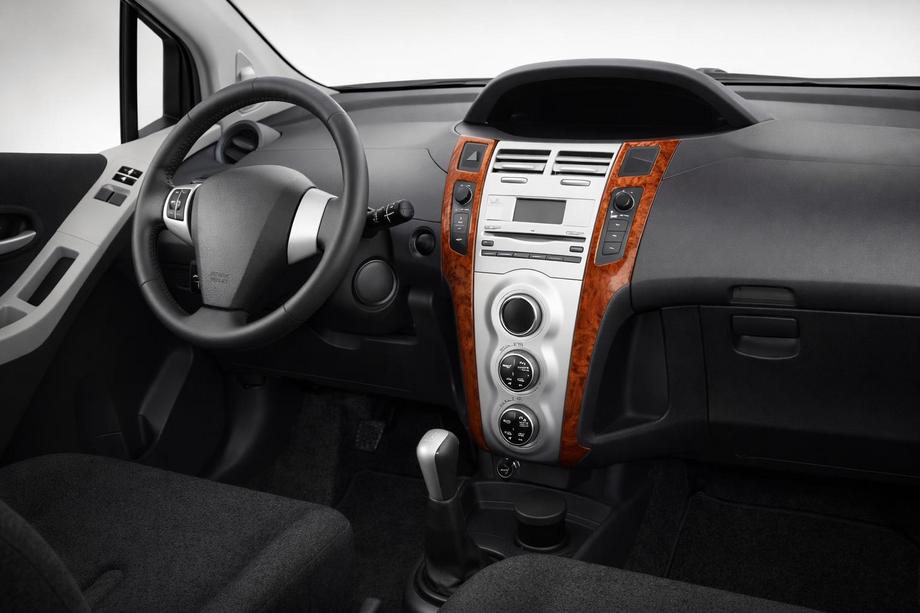 Toyota Yaris 2006–2011 Dashboard sierlijsten Foto 1