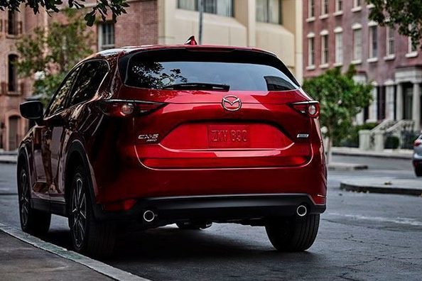 Nieuwe Mazda CX-8 crossover Foto 2