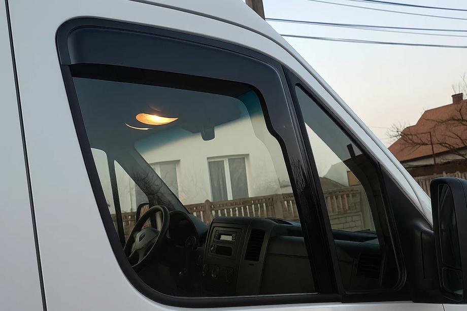 Mercedes Sprinter W906 2006–2018 Zelfklevende raamwindschermen (set 2 stuks, HIC) Foto 2